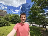Selfie samples, ultrawide camera (0.5x) - 12mm, f/2.0, ISO 100, 1/699s (4096x3072px) - Motorola Razr 70 Ultra review