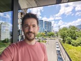 Selfie samples, internal camera - 22mm, f/1.9, ISO 139, 1/100s (4080x3060px) - Motorola Razr 70 Ultra review