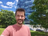 Selfie samples, internal camera - 22mm, f/1.9, ISO 100, 1/381s (4080x3060px) - Motorola Razr 70 Ultra review