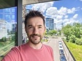 Selfie samples, main camera (1x) - 24mm, f/1.6, ISO 174, 1/229s (4096x3072px) - Motorola Razr Fold review