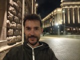 Selfie samples, internal camera - 22mm, f/2.4, ISO 14080, 1/17s (3280x2460px) - Motorola Razr Fold review