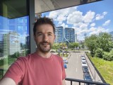 Selfie samples, cover camera - 21mm, f/2.4, ISO 126, 1/100s (2592x1944px) - Motorola Razr Fold review