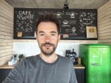 Selfie samples, cover camera - 21mm, f/2.4, ISO 1133, 1/50s (2592x1944px) - Motorola Razr Fold review